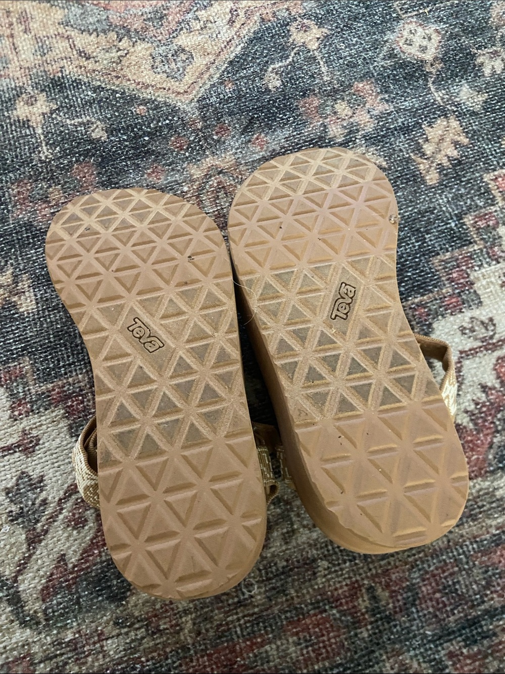 Teva flat form Tan Strappy Women’s Sandals with Patterned, practically new - Picture 4 of 6